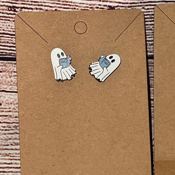 SUPER CUTE GHOST HOLDING BOOKS WOOD EARRINGS - Picture 8 of 12